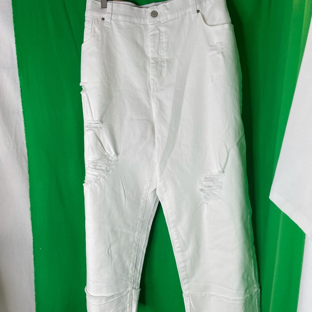 NEW Terra & Sky White Jean Capri Plus Size 22